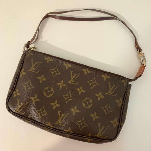 Authentic Louis Vuitton Pochette Accessories - Picture 2 of 12